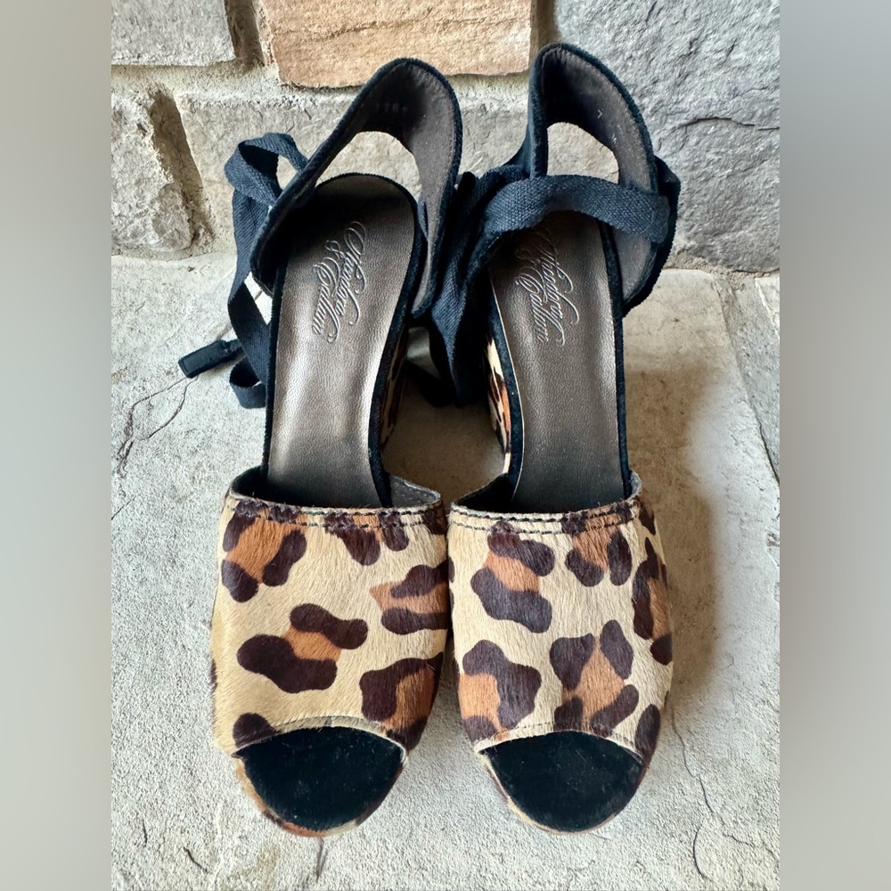 Stuart Weitzman x Theodora & Callum Leopard-Print Wedge Sandals Size 7 - Picture 3 of 9